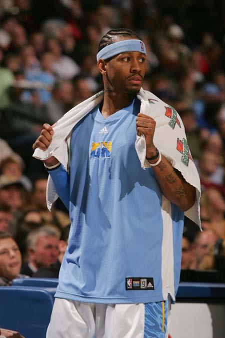 她可以通过 她可以通过