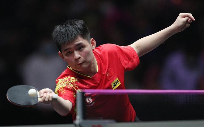 中展示了他 中展示了他